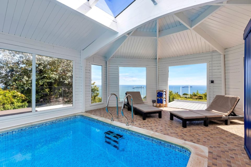 Pool view, Sea view, Swimming pool, sunbed