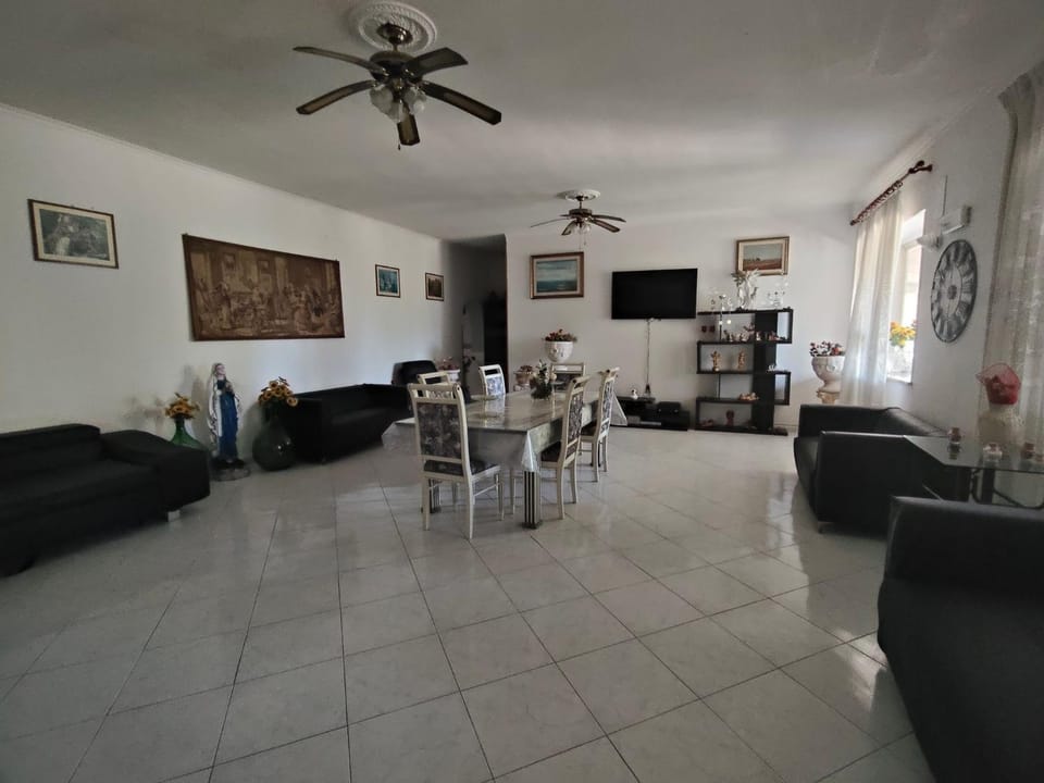 Living room, Decorative detail, Dining area