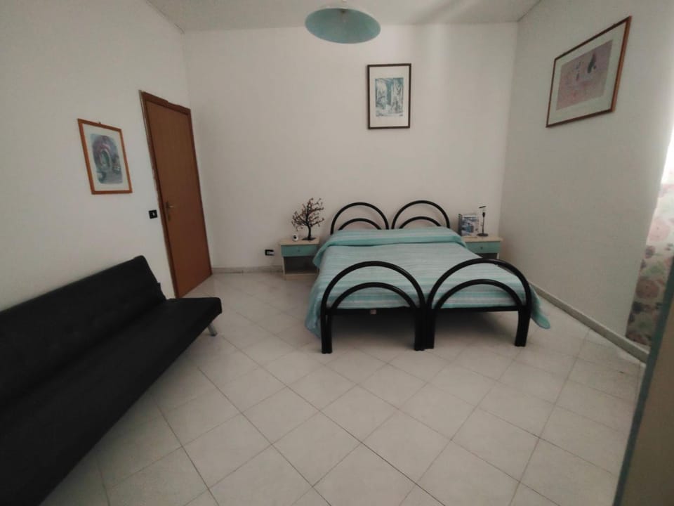 Bed, Living room, Decorative detail, Bedroom