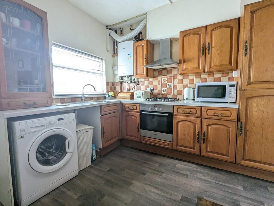 microwave, oven, laundry, washing machine