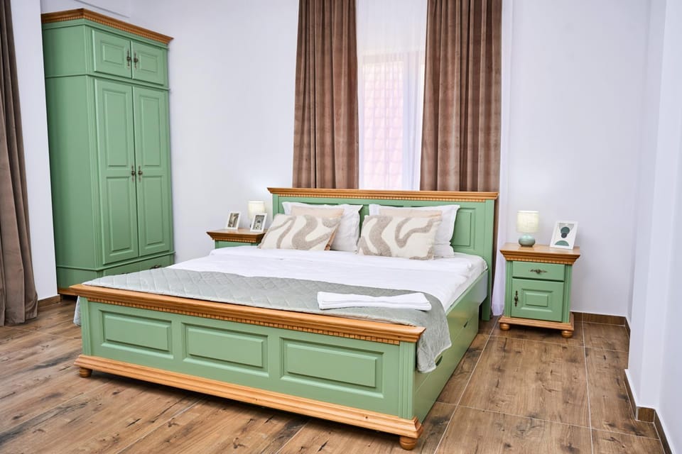 Bed, Photo of the whole room, Bedroom, wardrobe