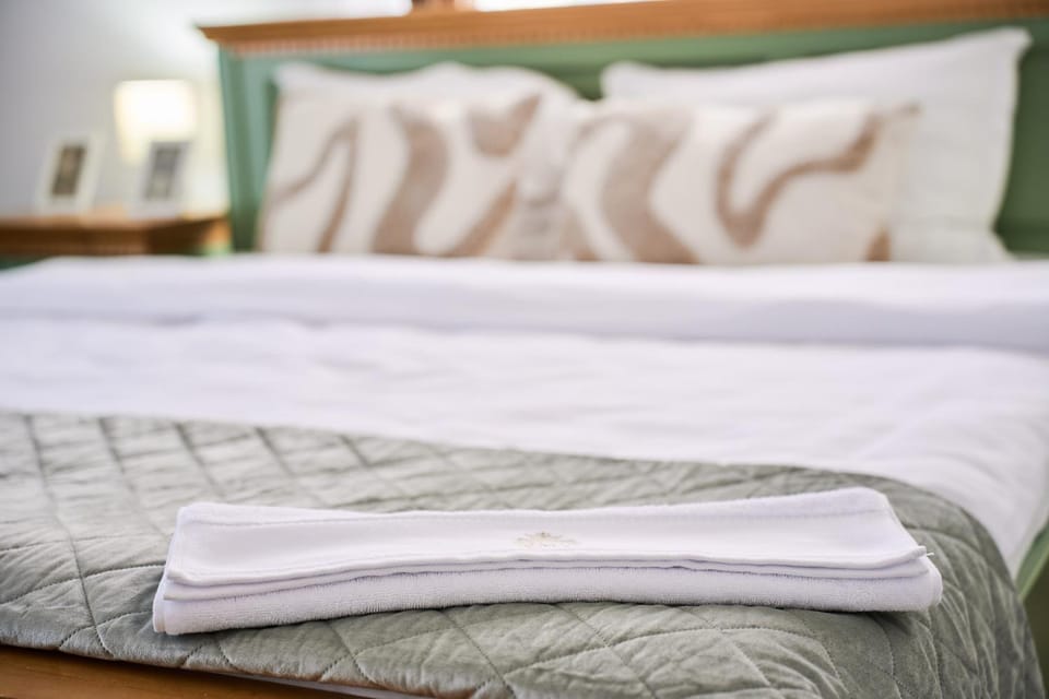 Bed, Photo of the whole room, Bedroom, towels