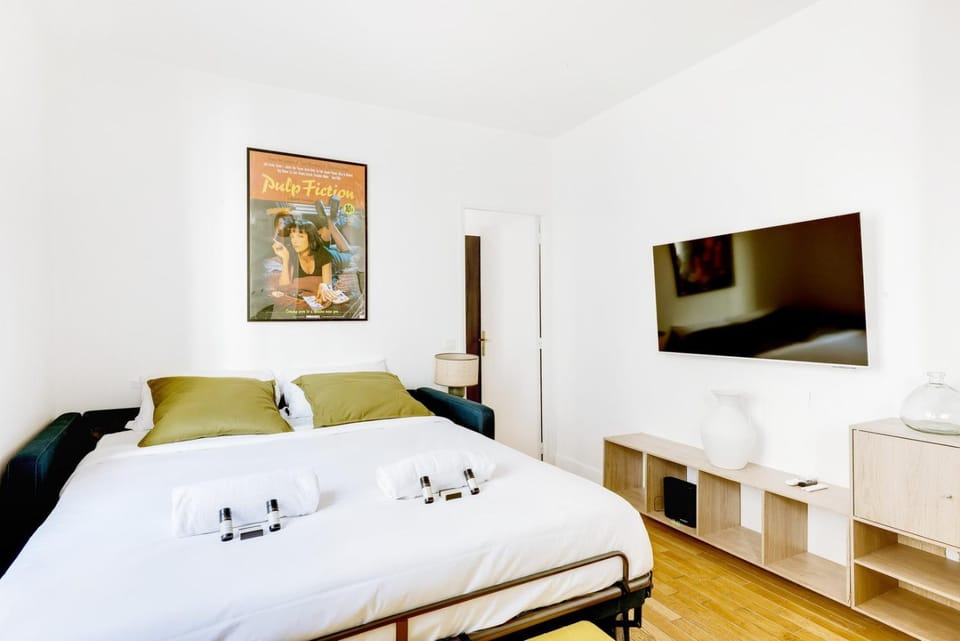 Paris City Center Vibrant Apartment in Paris