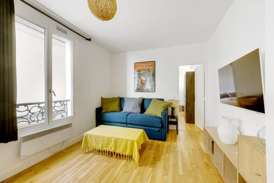 Paris City Center Vibrant Apartment in Paris