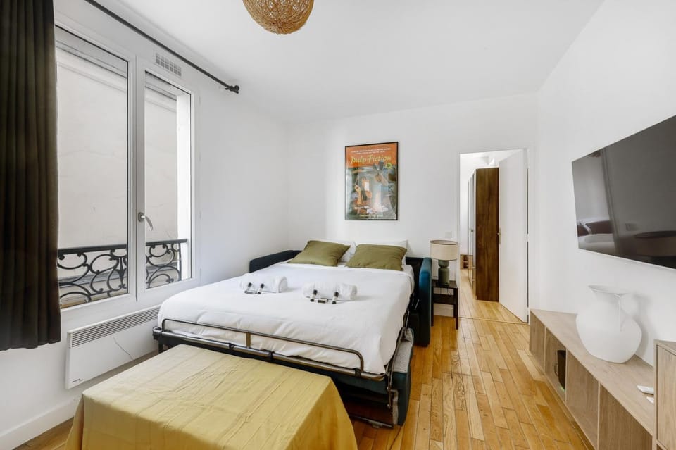 Paris City Center Vibrant Apartment in Paris