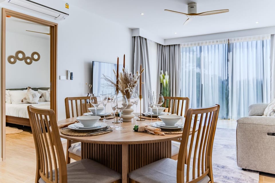 Living room, Seating area, Dining area