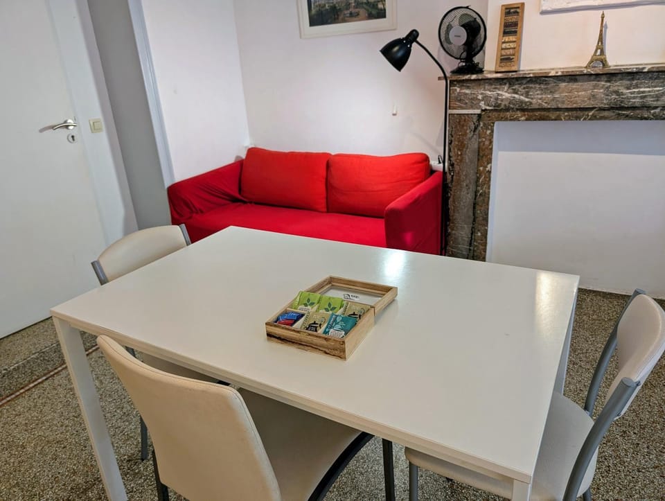 Seating area, Dining area