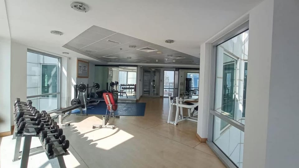 Free housekeeping visits during your stay - StayShort - Dubai Marina sleeps 8 in Amazing Location Apartment in Dubai