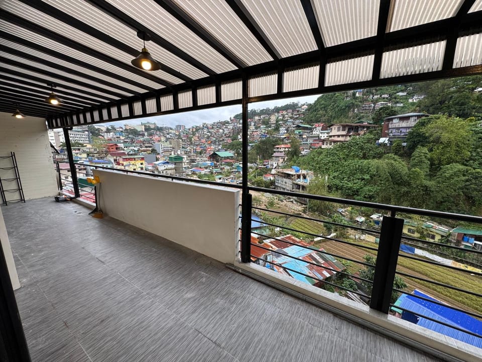 The Skynest Baguio - 6 bedrooms, 3 CRs and a HUGE Balcony Apartment in Baguio