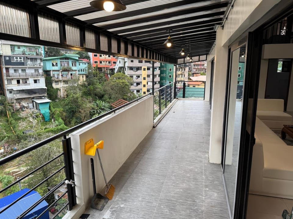 The Skynest Baguio - 6 bedrooms, 3 CRs and a HUGE Balcony Apartment in Baguio
