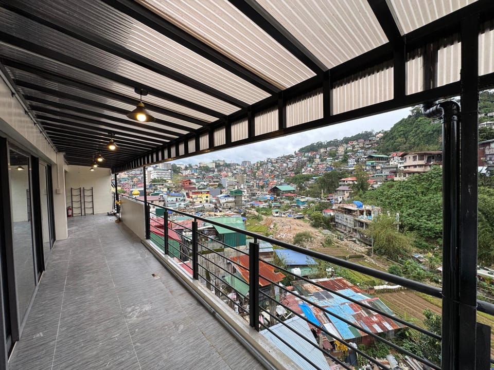 The Skynest Baguio - 6 bedrooms, 3 CRs and a HUGE Balcony Apartment in Baguio