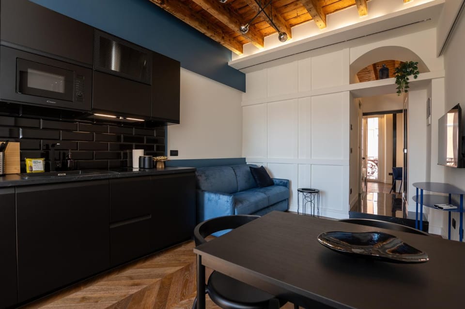 Kitchen or kitchenette, Living room, Seating area, Dining area