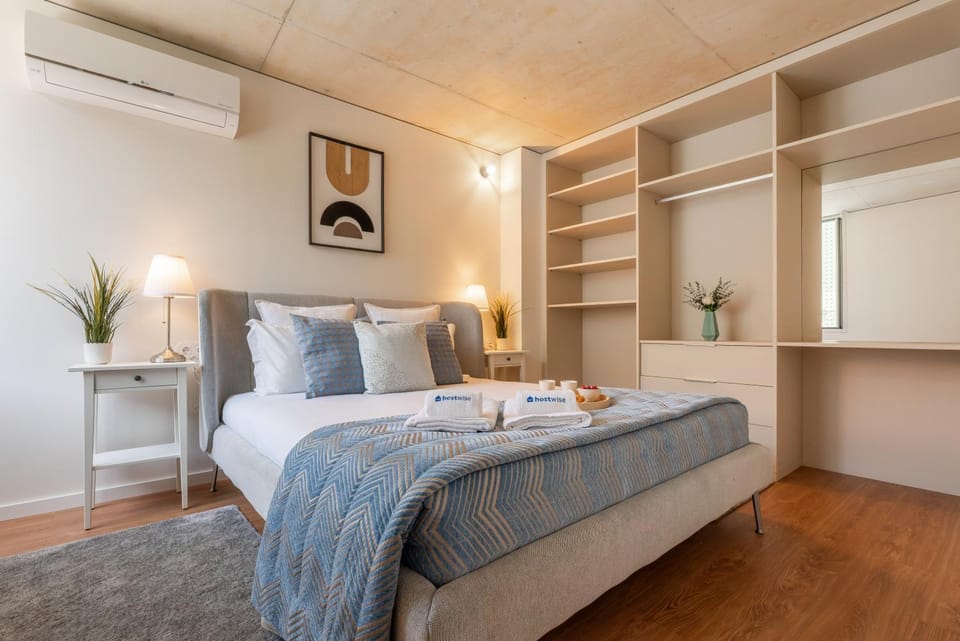 Bed, Bedroom, towels, air conditioner