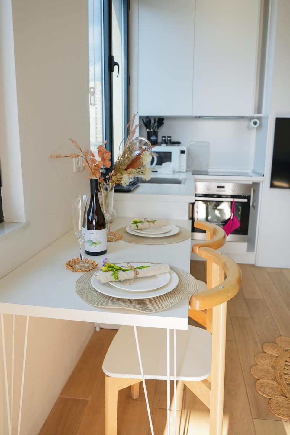 Kitchen or kitchenette, Dining area