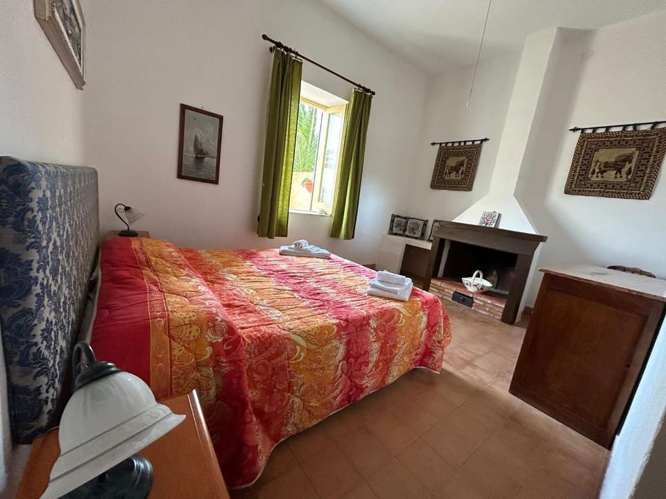Bed, Decorative detail, Bedroom, fireplace