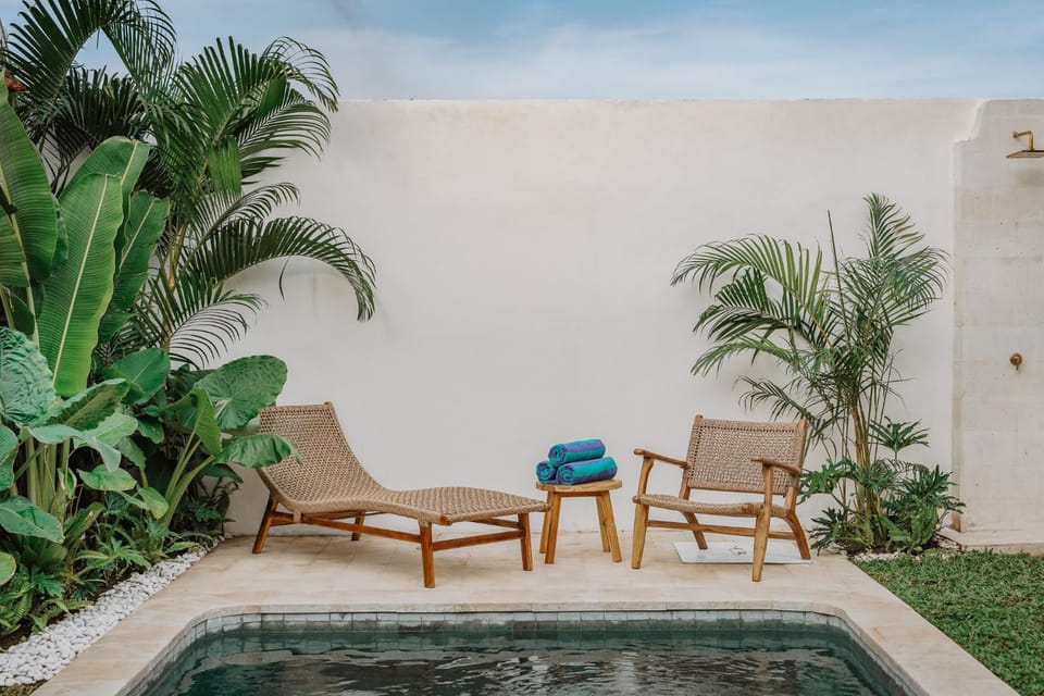 Patio, Seating area, Swimming pool, sunbed