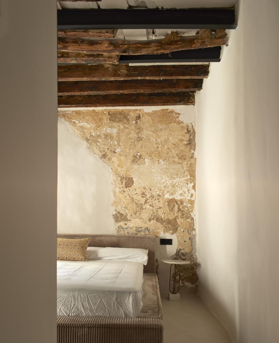Bed, Photo of the whole room
