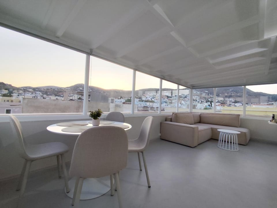 Seating area, Dining area, City view