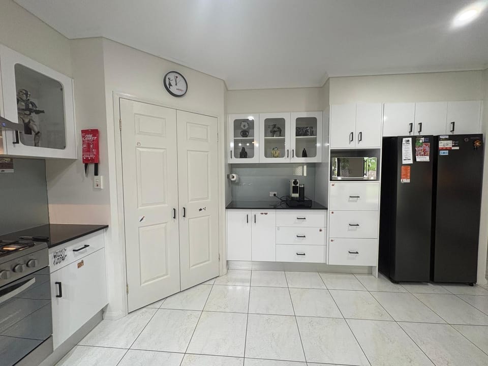 Coffee/tea facilities, Kitchen or kitchenette, oven