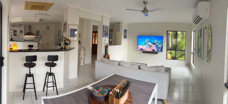 TV and multimedia, Living room, Seating area