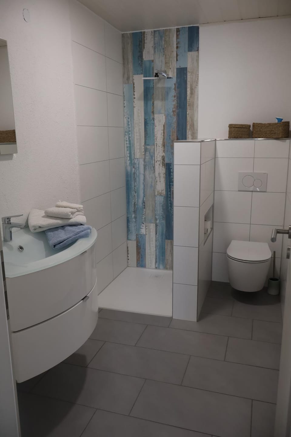 Bathroom, Living room
