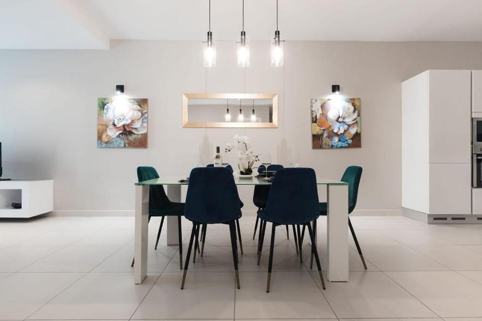High End 2 Bedroom Apartment St Julians Apartment in Saint Julians