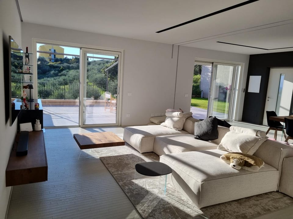 TV and multimedia, Living room, Seating area