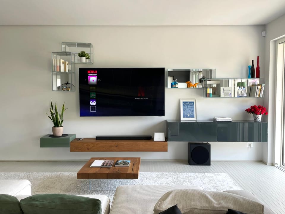 TV and multimedia, Living room, Seating area, Evening entertainment