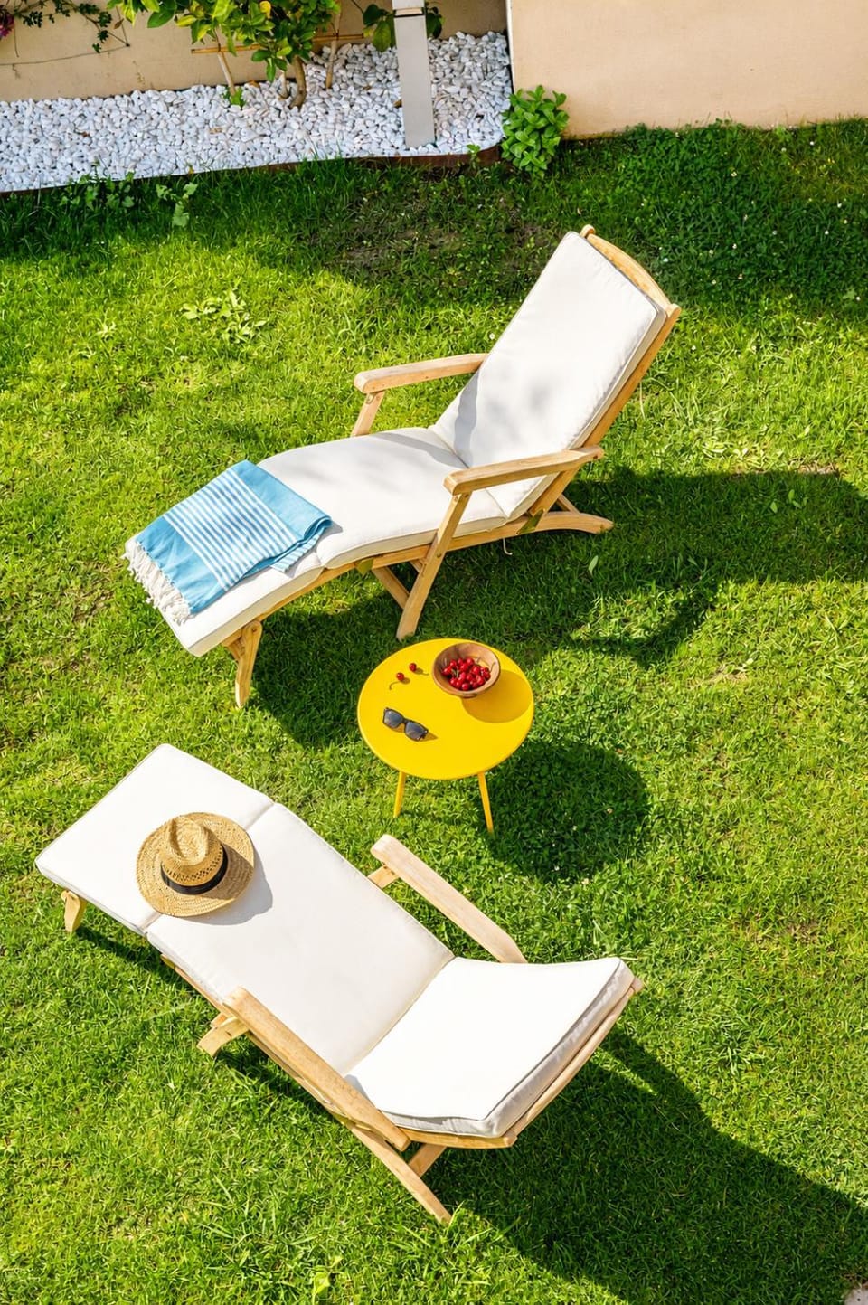 Property building, Summer, Garden, Garden view, Swimming pool, sunbed