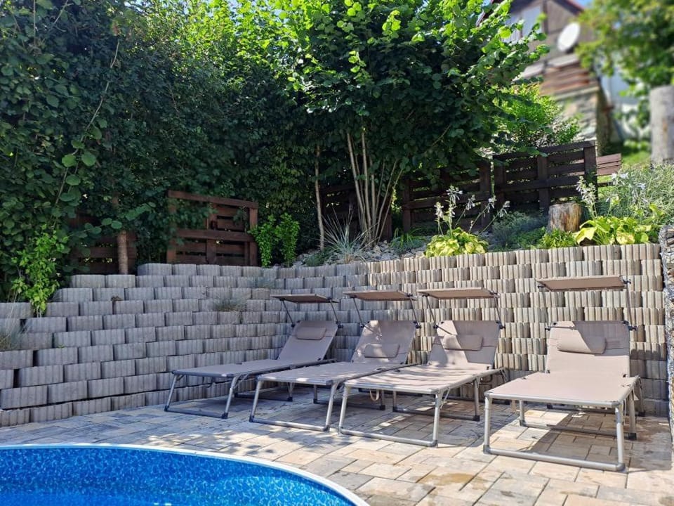 Garden view, Pool view, Swimming pool, sunbed