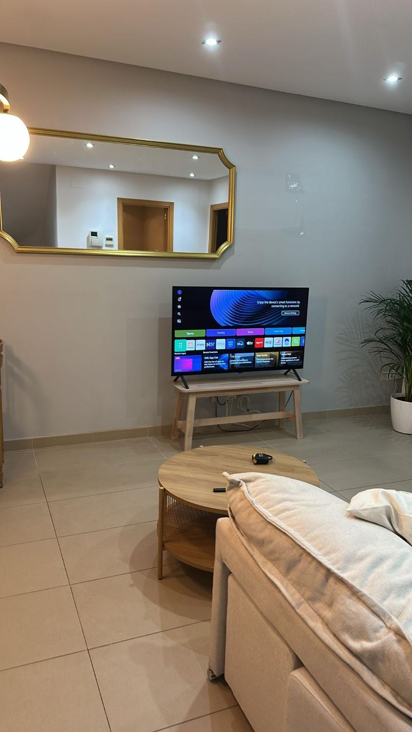 TV and multimedia, Living room, Evening entertainment