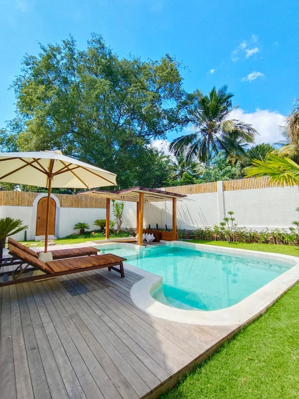 Patio, Natural landscape, Garden, Garden view, Pool view, Swimming pool, sunbed