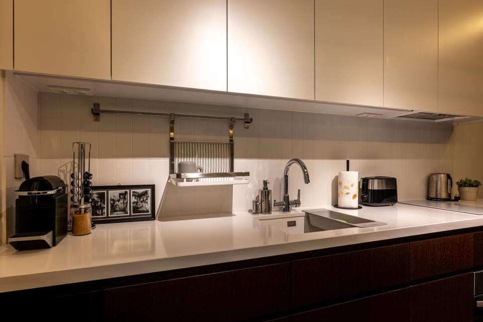 Coffee/tea facilities, Kitchen or kitchenette, stove, toaster