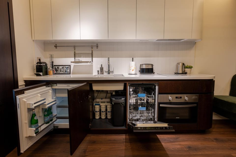 Kitchen or kitchenette, oven, pet friendly, stove, toaster