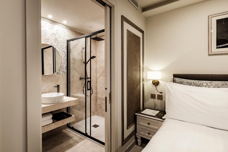 Bed, Bathroom