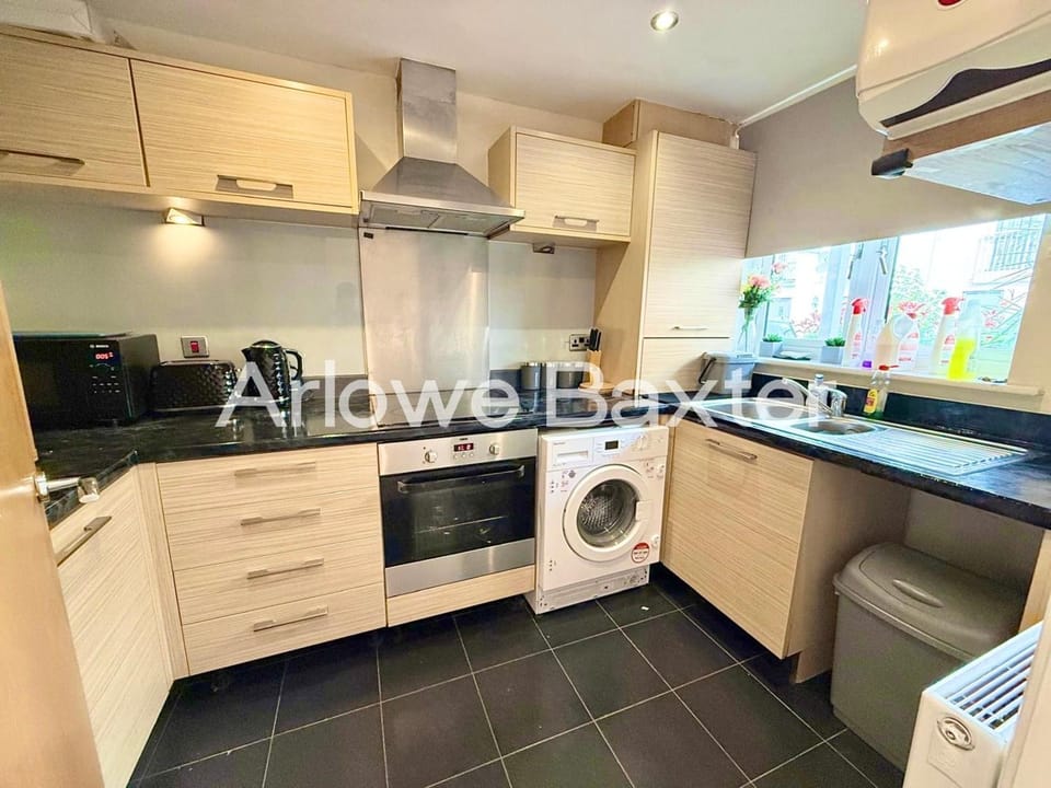 Kitchen or kitchenette, toaster, washing machine