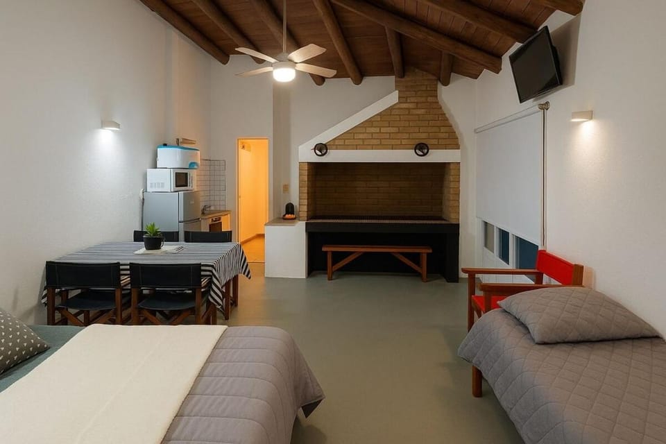 Communal lounge/ TV room, Bed, TV and multimedia, Kitchen or kitchenette, Living room, Photo of the whole room, Seating area, Dining area, Evening entertainment, Bedroom