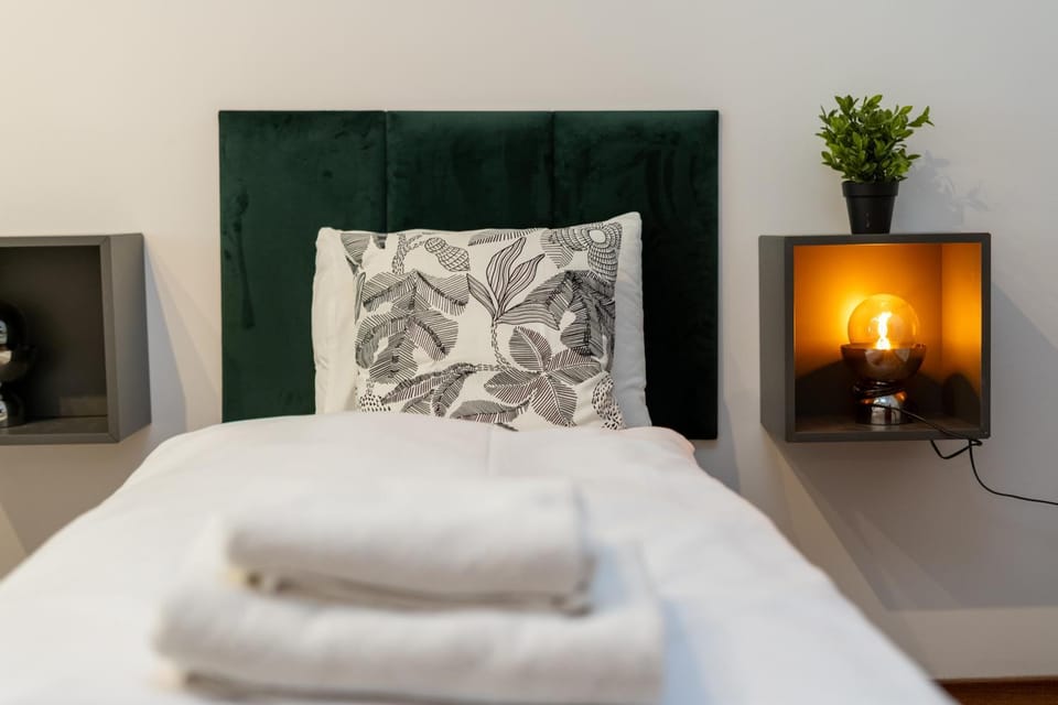 Bed, Photo of the whole room, Bedroom, towels