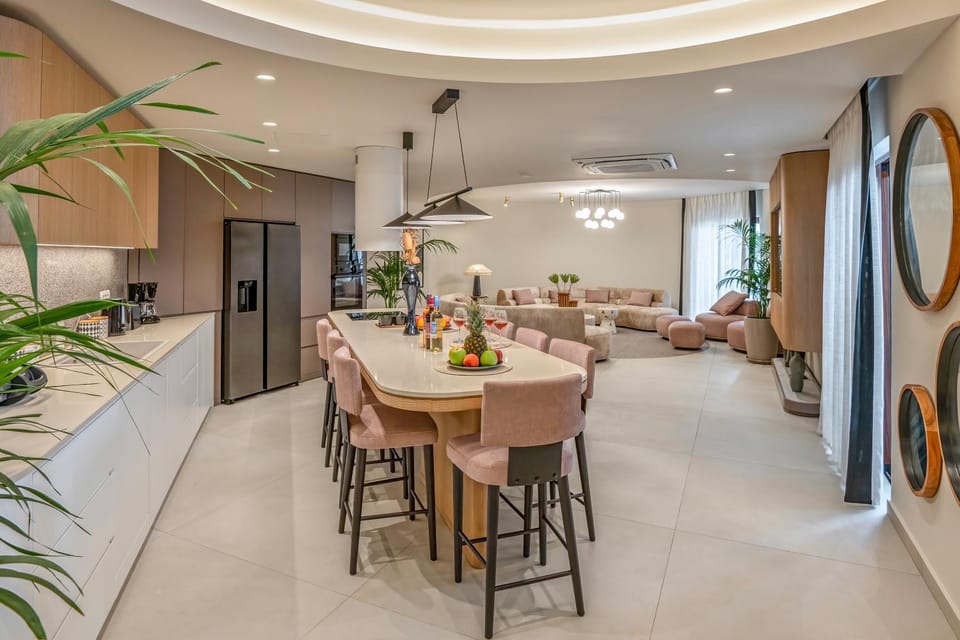 Kitchen or kitchenette, Living room, Dining area