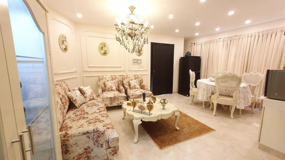The Royal Residence 2BHK with Free Netflix Apartment in Islamabad