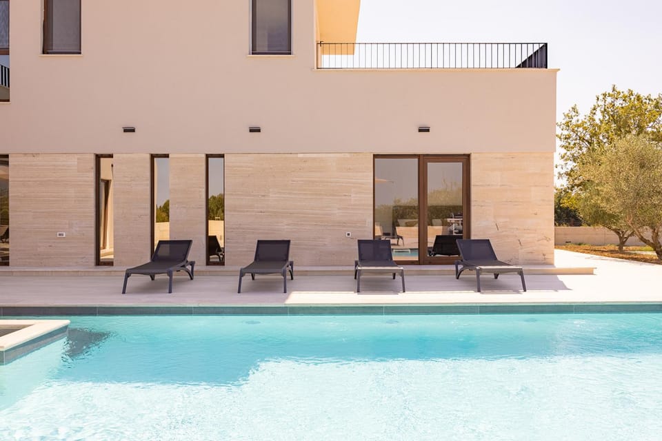 Property building, Swimming pool, Swimming pool, sunbed
