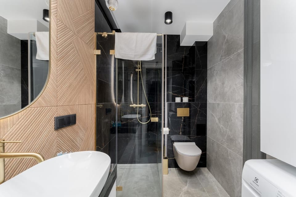 Shower, Toilet, Bathroom, towels