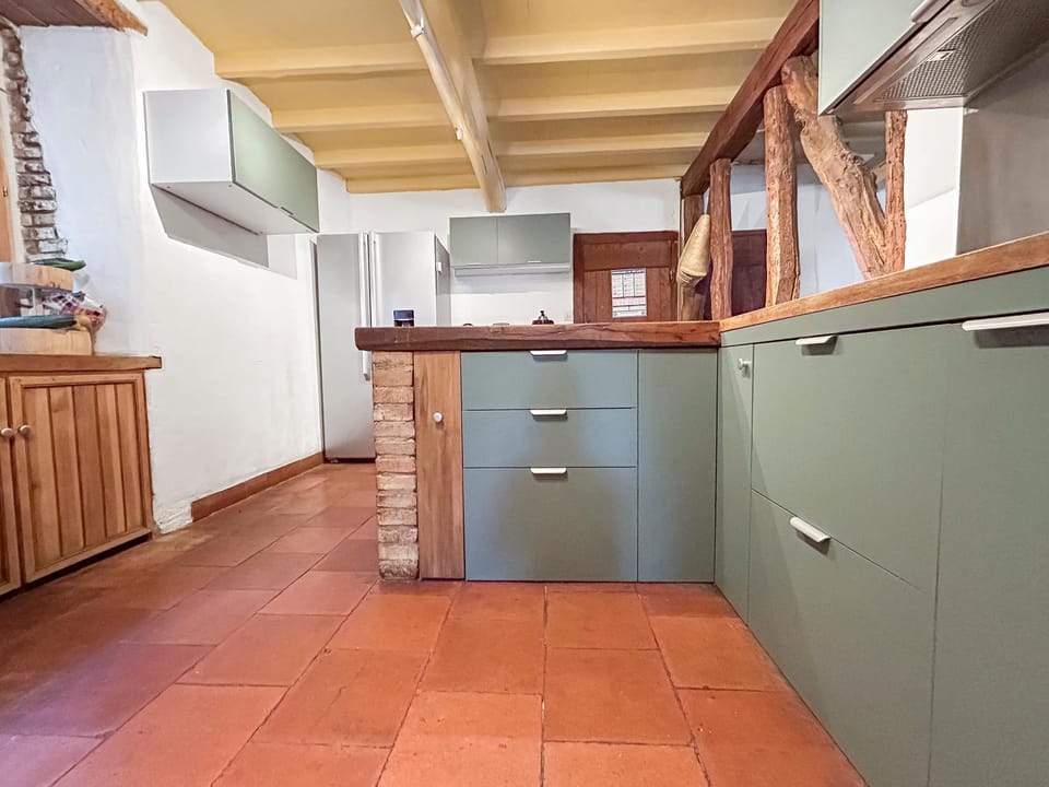 Kitchen or kitchenette, oven, stove