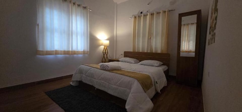Velora Stays - Nr Airport & World trade center Hostel in Pune