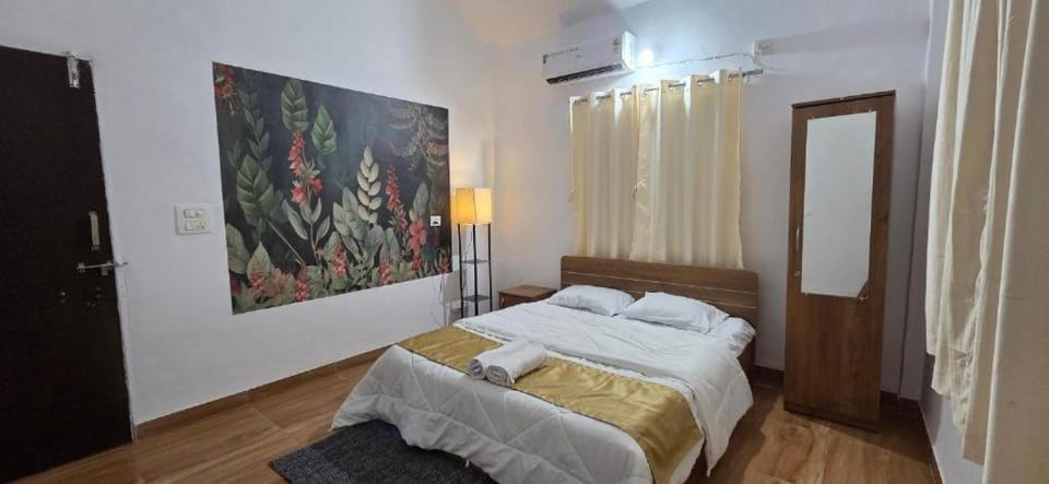 Velora Stays - Nr Airport & World trade center Hostel in Pune