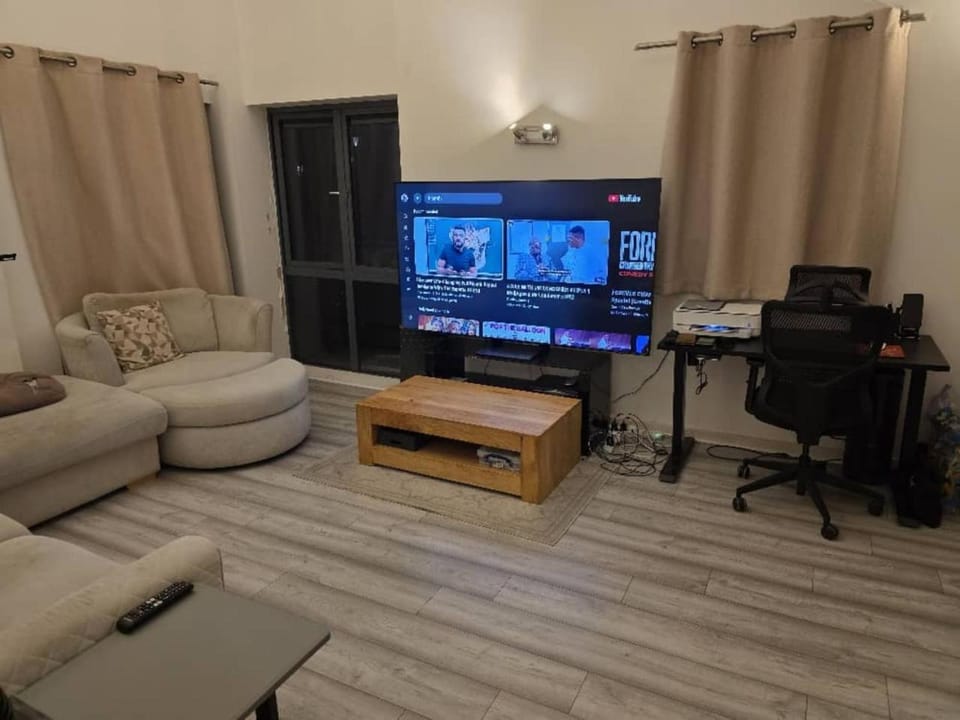 Communal lounge/ TV room, Living room, Evening entertainment