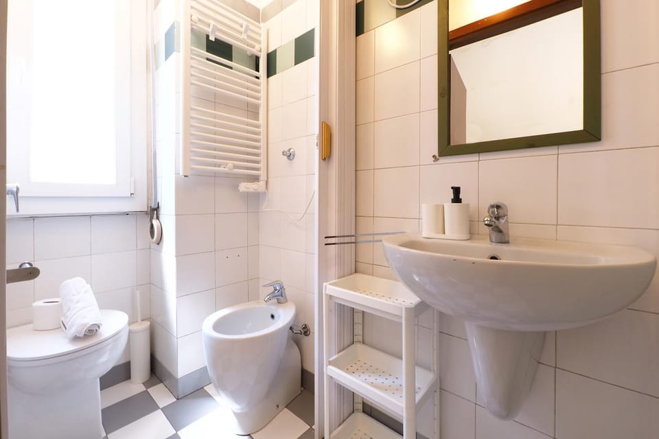 Toilet, Bathroom, bidet, towels