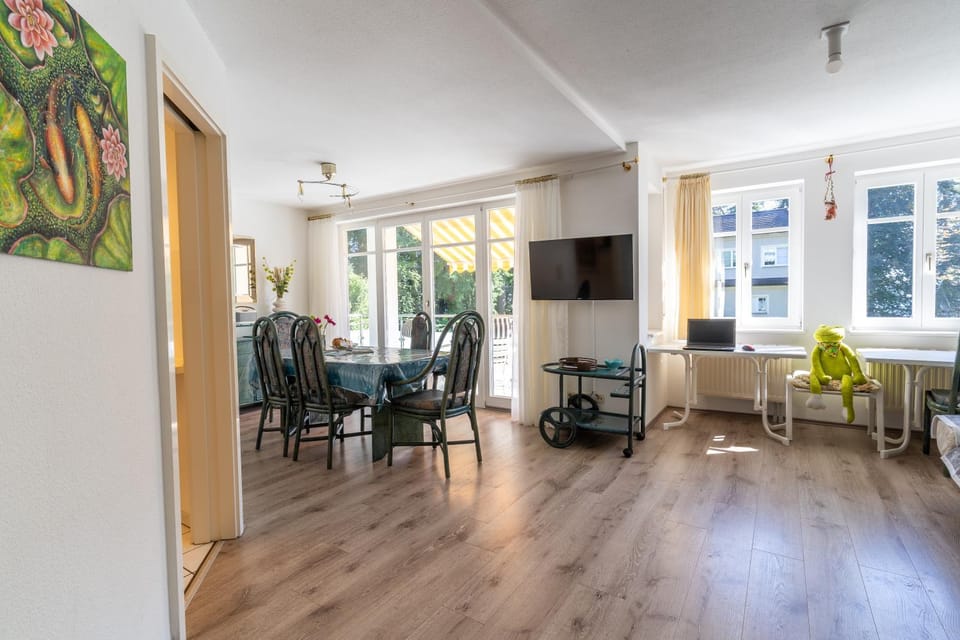 TV and multimedia, Living room, Dining area
