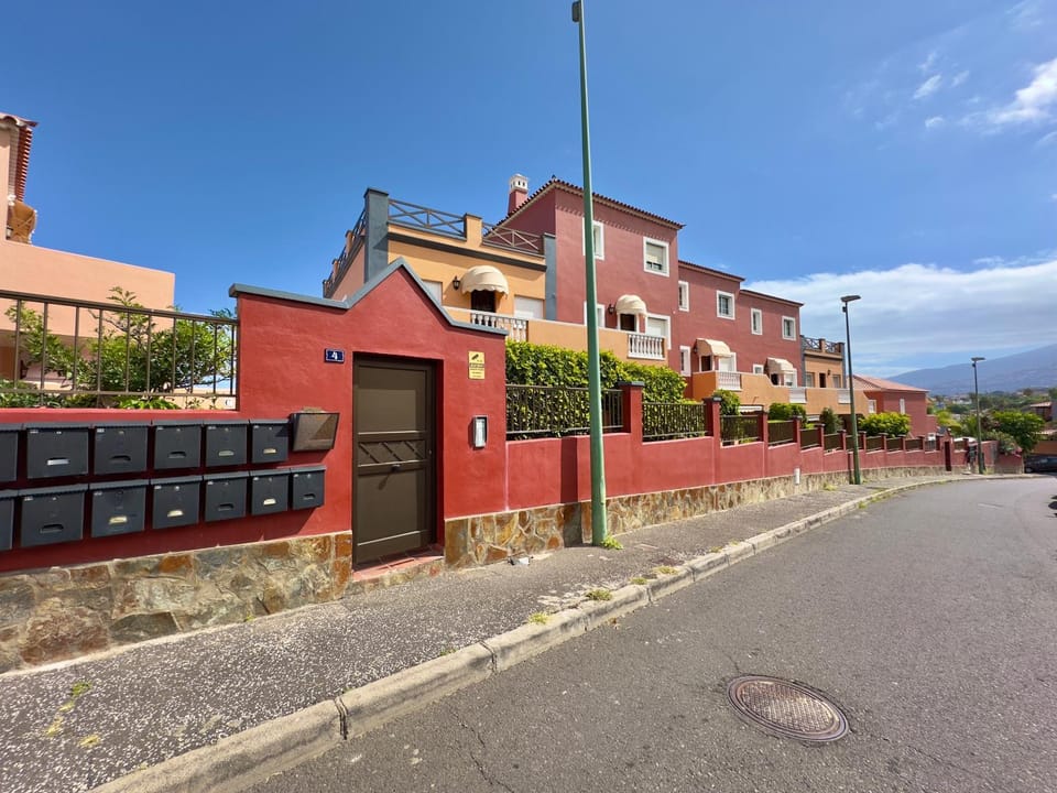 Property building, Neighbourhood