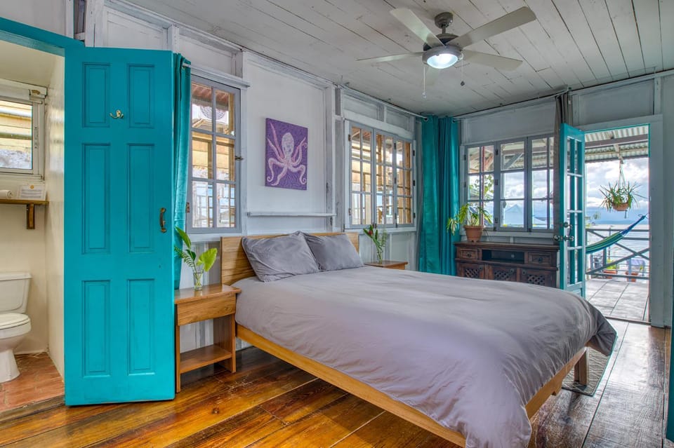 Bed, Bathroom, Balcony/Terrace, Photo of the whole room, Bedroom, Sea view, towels